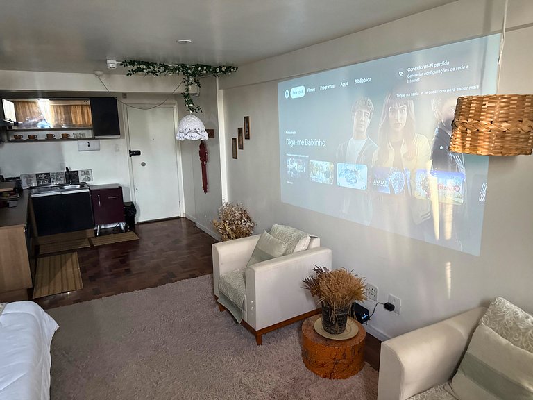 Studio para 3 c/ Cama King e Cinema - Centro SP