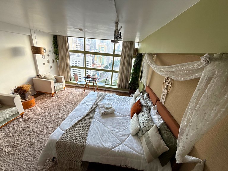 Studio para 3 c/ Cama King e Cinema - Centro SP