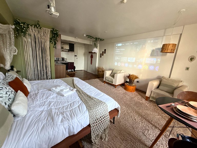 Studio para 3 c/ Cama King e Cinema - Centro SP