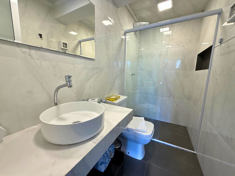 Studio para 3 c/ Cama King e Cinema - Centro SP