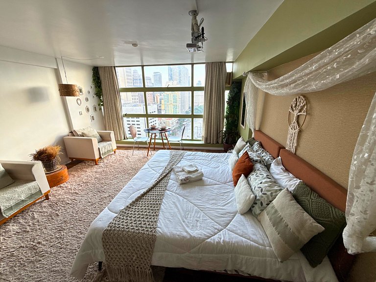 Studio para 3 c/ Cama King e Cinema - Centro SP