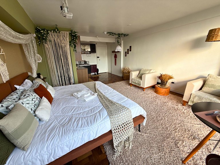 Studio para 3 c/ Cama King e Cinema - Centro SP