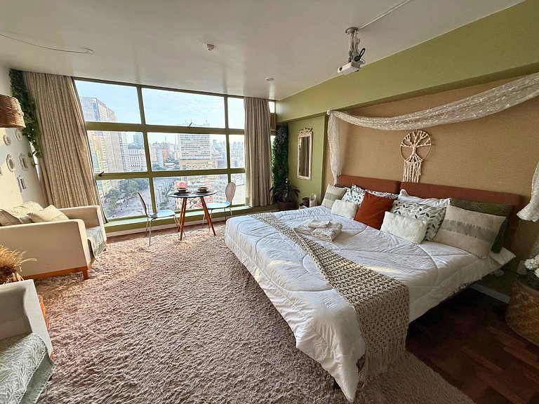 Studio para 3 c/ Cama King e Cinema - Centro SP