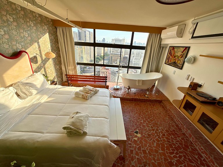 Apto Retrô com Cinema e Banheira no Centro de SP