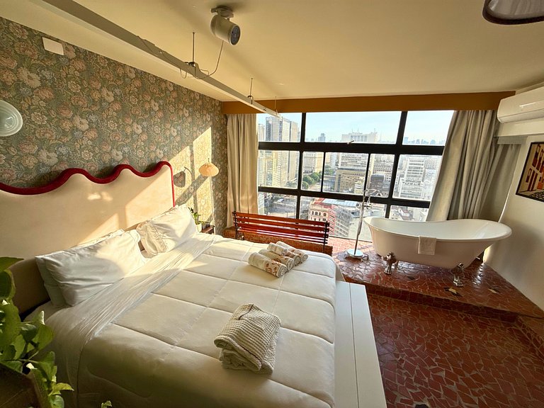 Apto Retrô com Cinema e Banheira no Centro de SP