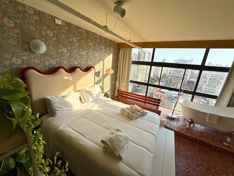 Apto Retrô com Cinema e Banheira no Centro de SP