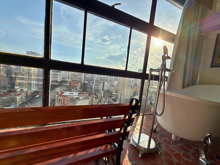 Apto Retrô com Cinema e Banheira no Centro de SP