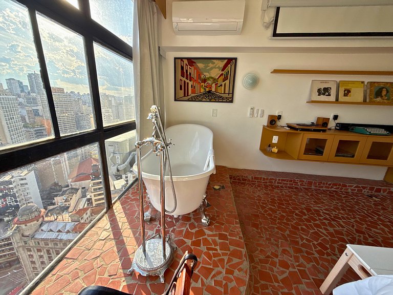 Apto Retrô com Cinema e Banheira no Centro de SP