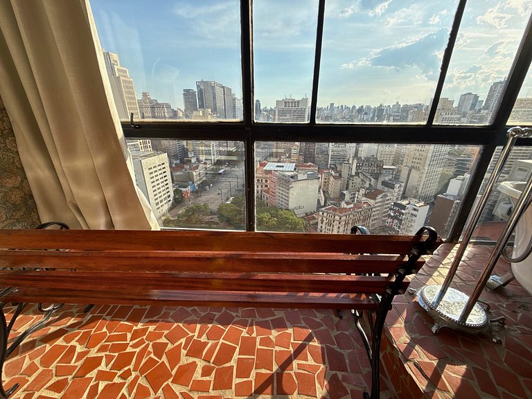 Apto Retrô com Cinema e Banheira no Centro de SP