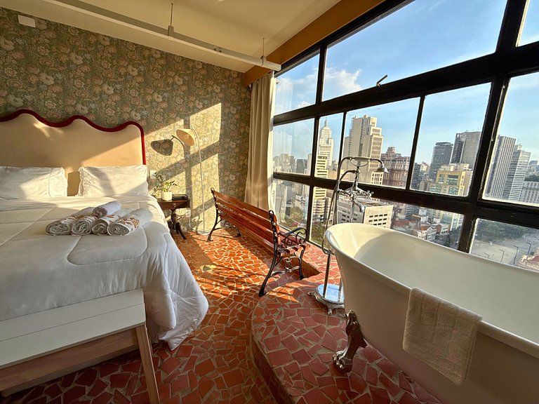 Apto Retrô com Cinema e Banheira no Centro de SP