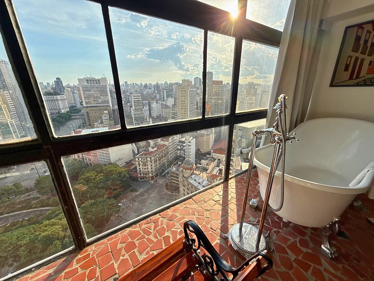 Apto Retrô com Cinema e Banheira no Centro de SP