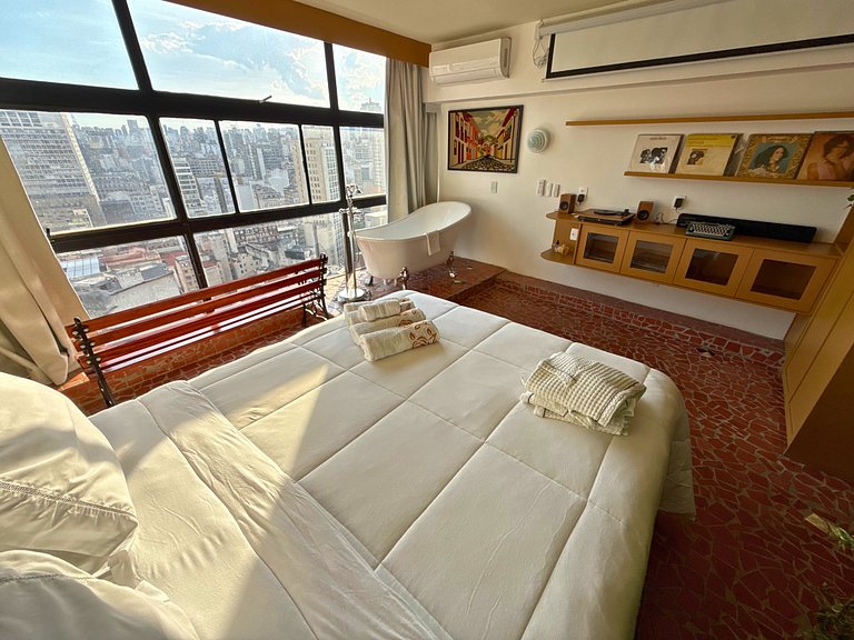 Apto Retrô com Cinema e Banheira no Centro de SP