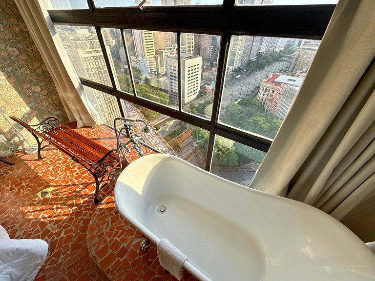 Apto Retrô com Cinema e Banheira no Centro de SP