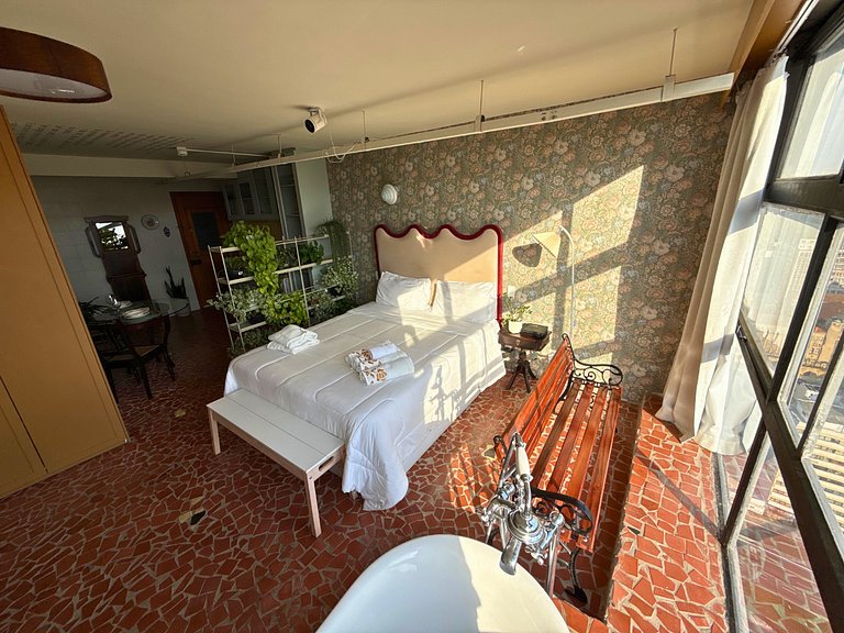 Apto Retrô com Cinema e Banheira no Centro de SP