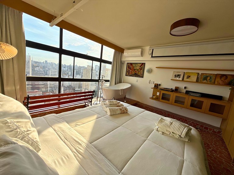 Apto Retrô com Cinema e Banheira no Centro de SP