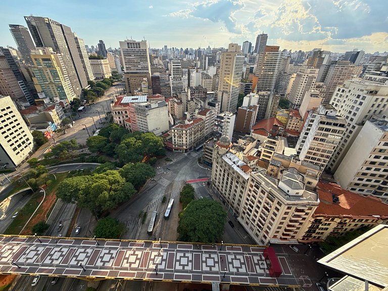 Apto Retrô com Cinema e Banheira no Centro de SP