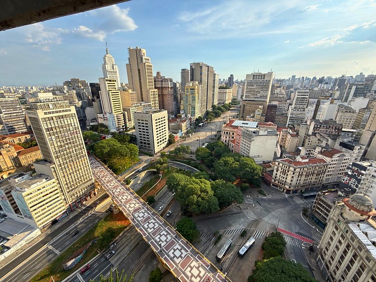 Apto Retrô com Cinema e Banheira no Centro de SP