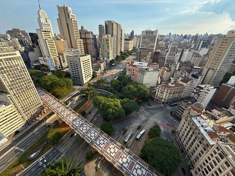 Apto Retrô com Cinema e Banheira no Centro de SP