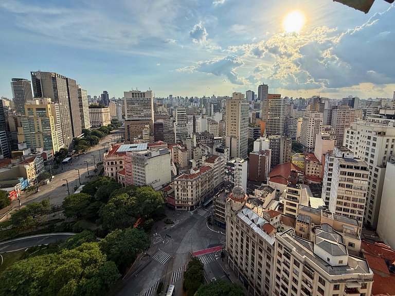 Apto Retrô com Cinema e Banheira no Centro de SP