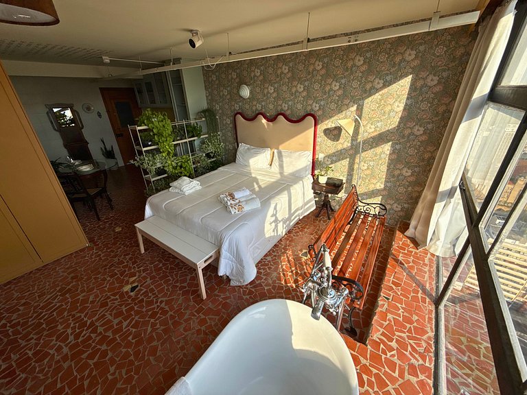 Apto Retrô com Cinema e Banheira no Centro de SP