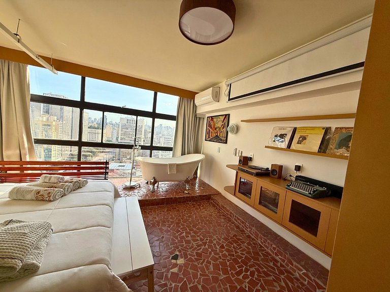 Apto Retrô com Cinema e Banheira no Centro de SP