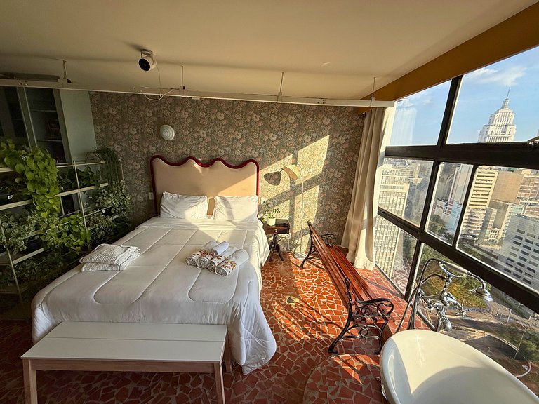 Apto Retrô com Cinema e Banheira no Centro de SP