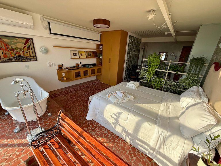 Apto Retrô com Cinema e Banheira no Centro de SP