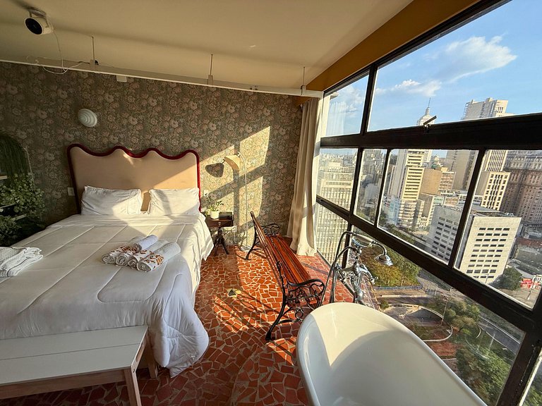 Apto Retrô com Cinema e Banheira no Centro de SP