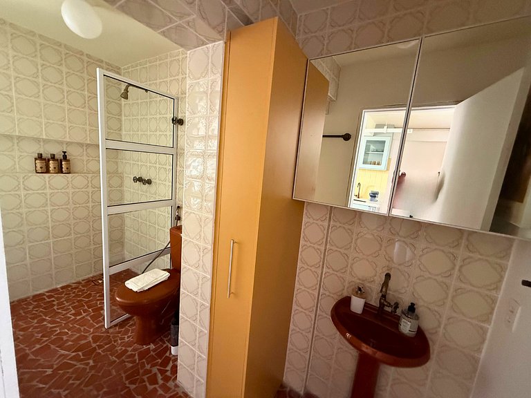 Apto Retrô com Cinema e Banheira no Centro de SP