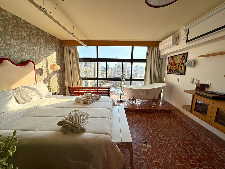 Apto Retrô com Cinema e Banheira no Centro de SP