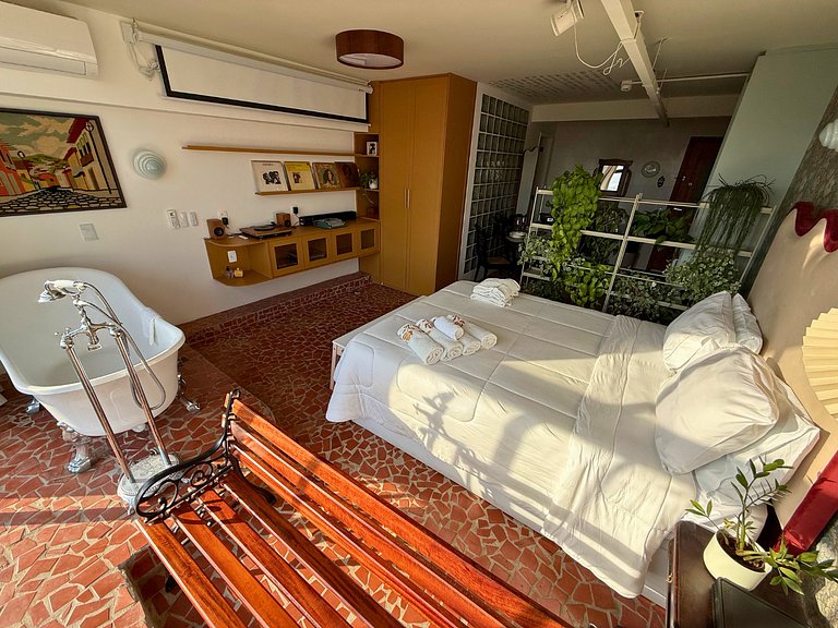 Apto Retrô com Cinema e Banheira no Centro de SP