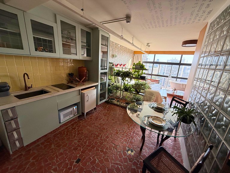 Apto Retrô com Cinema e Banheira no Centro de SP