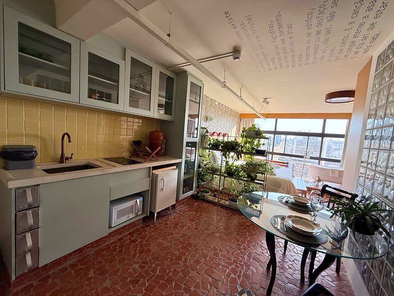 Apto Retrô com Cinema e Banheira no Centro de SP