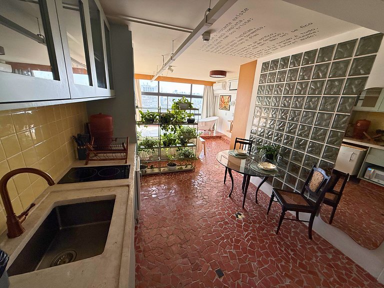 Apto Retrô com Cinema e Banheira no Centro de SP