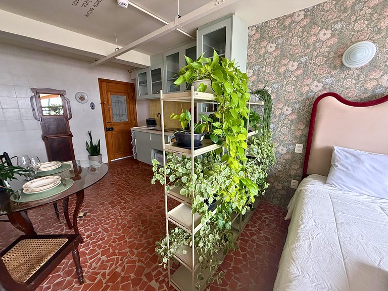 Apto Retrô com Cinema e Banheira no Centro de SP