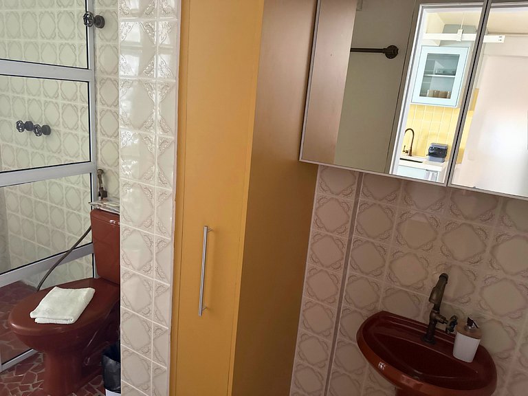 Apto Retrô com Cinema e Banheira no Centro de SP