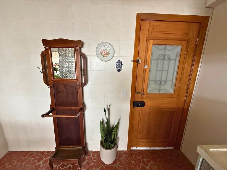 Apto Retrô com Cinema e Banheira no Centro de SP