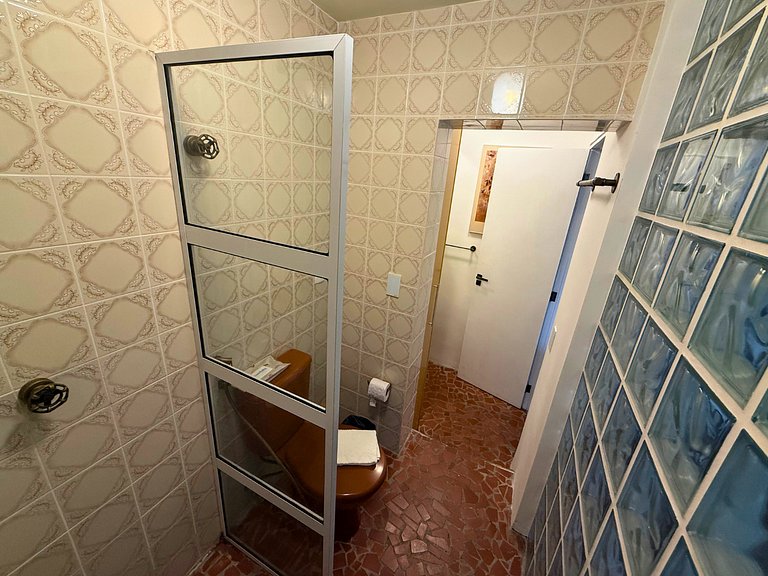 Apto Retrô com Cinema e Banheira no Centro de SP